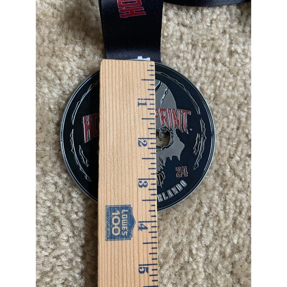 Seaworld Orlando Howl sprint 2024 medal scream 5k - Picture 5 of 5